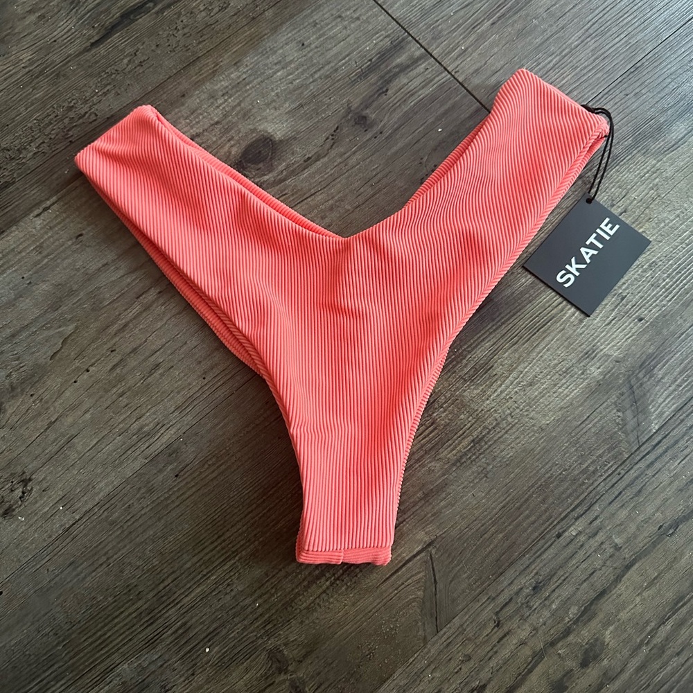Skatie Swim Bottoms - Mandi - Guava - Ribbed - Size Medium